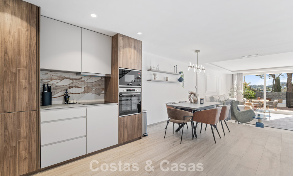 Casa adosada magistralmente renovada en venta en complejo cerrado, en primera línea de Aloha Golf, a poca distancia de la casa club en Nueva Andalucia, Marbella 56577