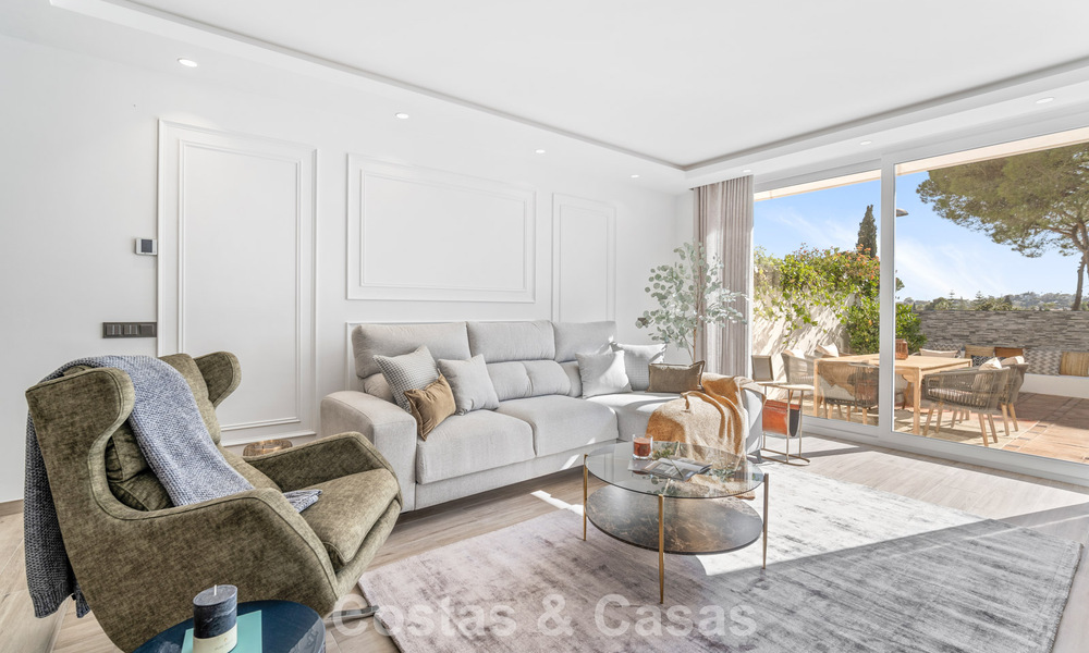 Casa adosada magistralmente renovada en venta en complejo cerrado, en primera línea de Aloha Golf, a poca distancia de la casa club en Nueva Andalucia, Marbella 56581