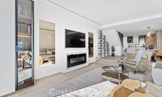 Casa adosada magistralmente renovada en venta en complejo cerrado, en primera línea de Aloha Golf, a poca distancia de la casa club en Nueva Andalucia, Marbella 56583 