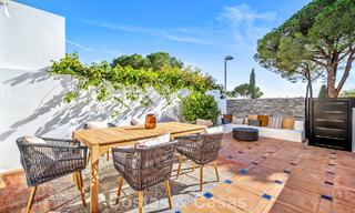 Casa adosada magistralmente renovada en venta en complejo cerrado, en primera línea de Aloha Golf, a poca distancia de la casa club en Nueva Andalucia, Marbella 56585 