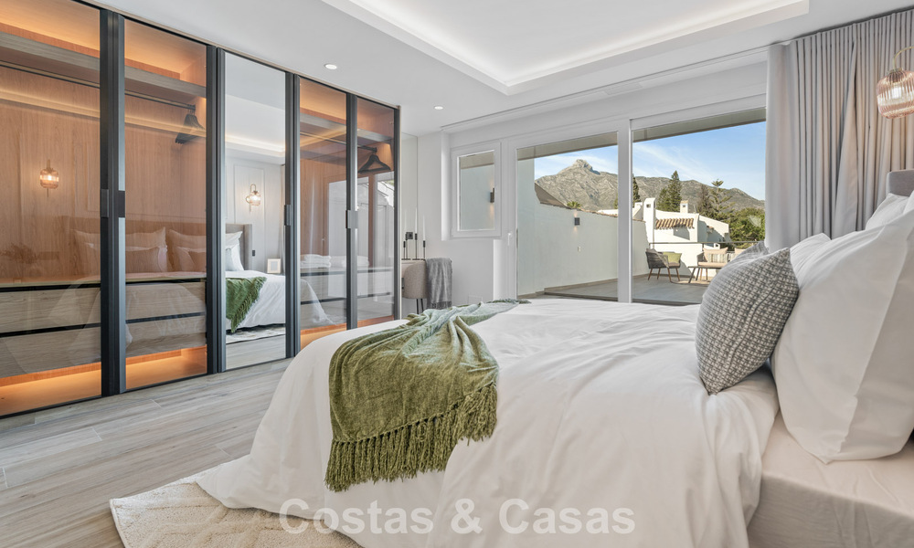 Casa adosada magistralmente renovada en venta en complejo cerrado, en primera línea de Aloha Golf, a poca distancia de la casa club en Nueva Andalucia, Marbella 56594