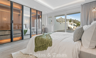 Casa adosada magistralmente renovada en venta en complejo cerrado, en primera línea de Aloha Golf, a poca distancia de la casa club en Nueva Andalucia, Marbella 56594 
