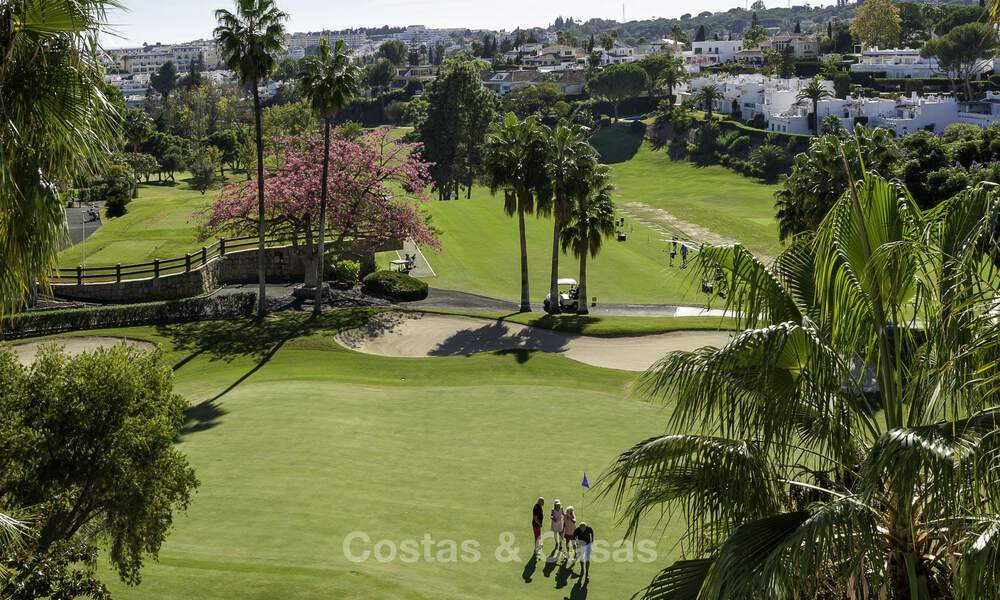 Casa adosada magistralmente renovada en venta en complejo cerrado, en primera línea de Aloha Golf, a poca distancia de la casa club en Nueva Andalucia, Marbella 56648