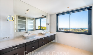 Villa contemporánea de lujo en venta con vistas al mar en prestigioso resort de golf en Marbella - Benahavis 56751 