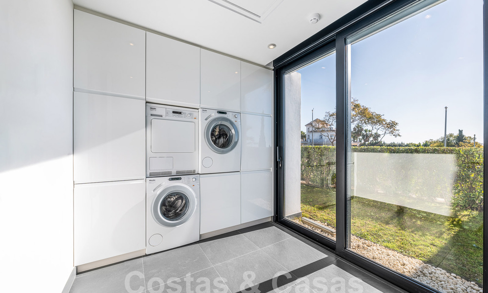 Villa contemporánea de lujo en venta con vistas al mar en prestigioso resort de golf en Marbella - Benahavis 56752