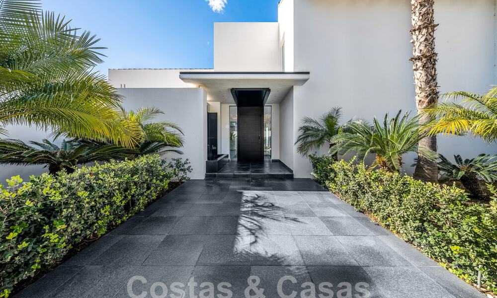 Villa contemporánea de lujo en venta con vistas al mar en prestigioso resort de golf en Marbella - Benahavis 56753