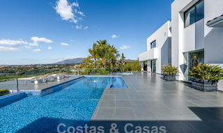 Villa contemporánea de lujo en venta con vistas al mar en prestigioso resort de golf en Marbella - Benahavis 56754 