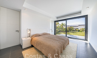 Villa contemporánea de lujo en venta con vistas al mar en prestigioso resort de golf en Marbella - Benahavis 56756 