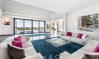 Villa contemporánea de lujo en venta con vistas al mar en prestigioso resort de golf en Marbella - Benahavis 56757 