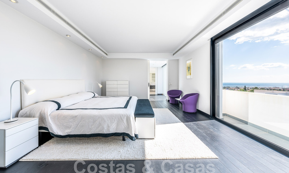 Villa contemporánea de lujo en venta con vistas al mar en prestigioso resort de golf en Marbella - Benahavis 56761