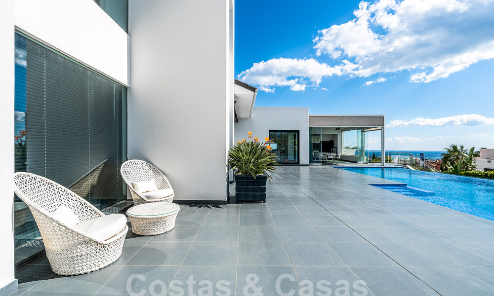 Villa contemporánea de lujo en venta con vistas al mar en prestigioso resort de golf en Marbella - Benahavis 56764