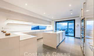 Villa contemporánea de lujo en venta con vistas al mar en prestigioso resort de golf en Marbella - Benahavis 56766 