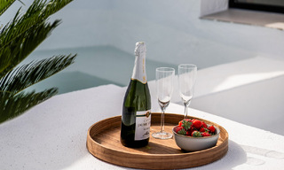 Ático de lujo de estilo escandinavo altamente reformado en venta con amplia terraza, en la Milla de Oro de Marbella 56806 