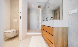 Ático de lujo de estilo escandinavo altamente reformado en venta con amplia terraza, en la Milla de Oro de Marbella 56808 