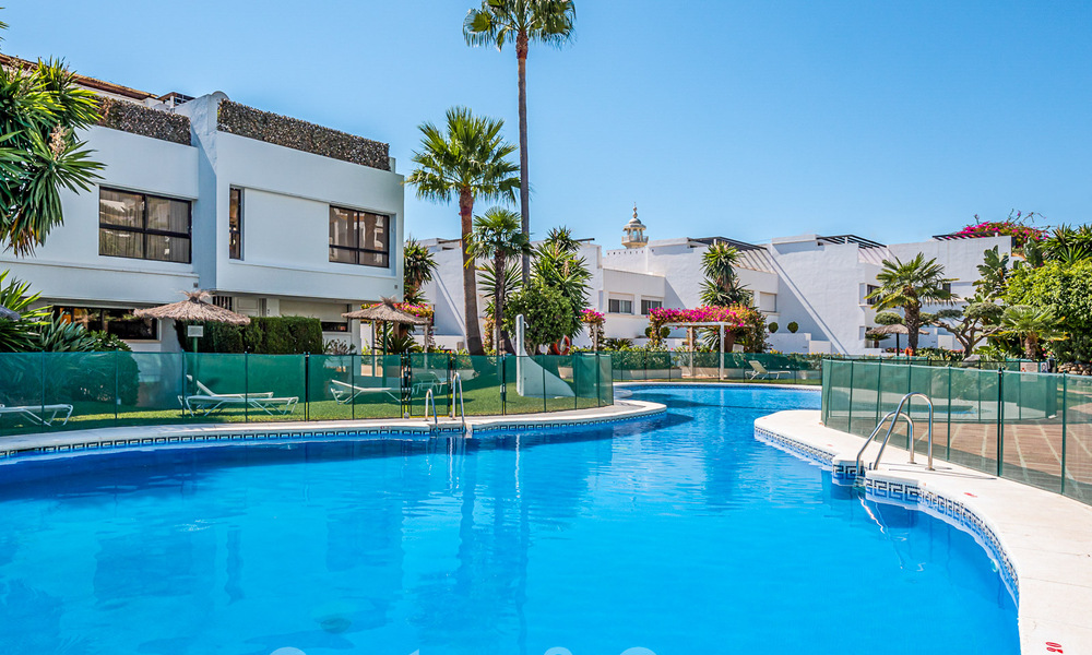 Ático de lujo de estilo escandinavo altamente reformado en venta con amplia terraza, en la Milla de Oro de Marbella 56812