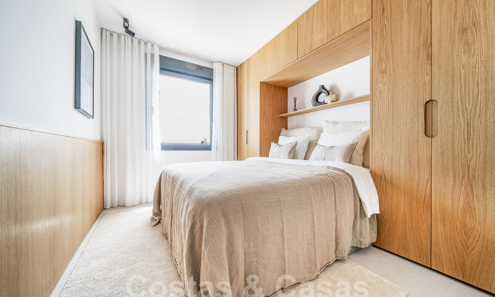 Ático de lujo de estilo escandinavo altamente reformado en venta con amplia terraza, en la Milla de Oro de Marbella 56813