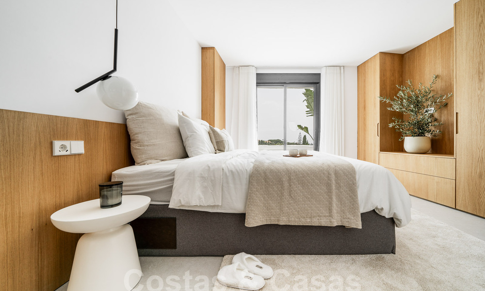 Ático de lujo de estilo escandinavo altamente reformado en venta con amplia terraza, en la Milla de Oro de Marbella 56815