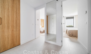 Ático de lujo de estilo escandinavo altamente reformado en venta con amplia terraza, en la Milla de Oro de Marbella 56816 