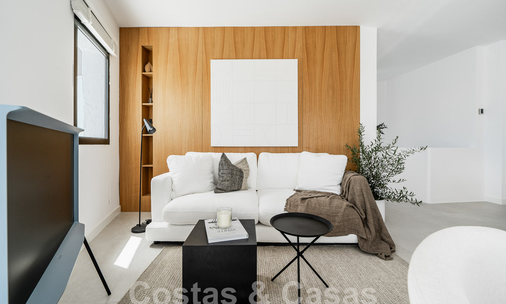 Ático de lujo de estilo escandinavo altamente reformado en venta con amplia terraza, en la Milla de Oro de Marbella 56817