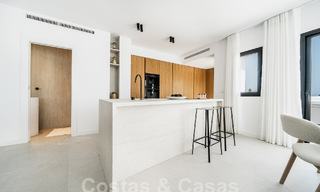 Ático de lujo de estilo escandinavo altamente reformado en venta con amplia terraza, en la Milla de Oro de Marbella 56819 