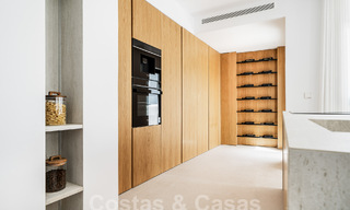 Ático de lujo de estilo escandinavo altamente reformado en venta con amplia terraza, en la Milla de Oro de Marbella 56821 