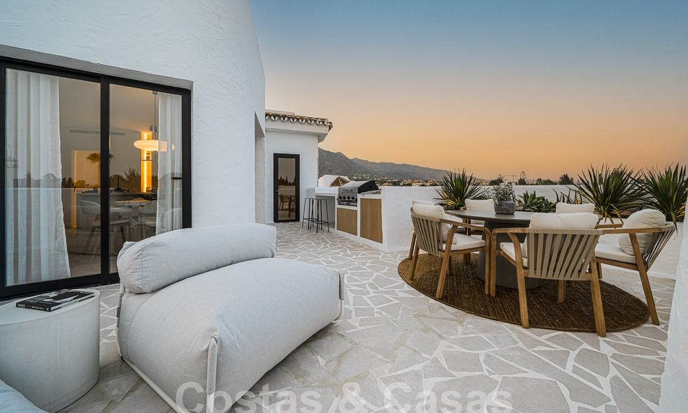 Ático de lujo de estilo escandinavo altamente reformado en venta con amplia terraza, en la Milla de Oro de Marbella 56828
