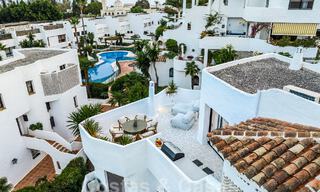 Ático de lujo de estilo escandinavo altamente reformado en venta con amplia terraza, en la Milla de Oro de Marbella 56830 