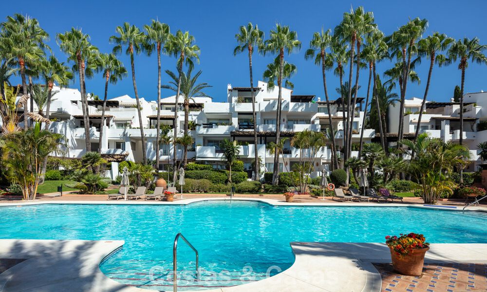 Sofisticado apartamento de lujo en venta en el exclusivo Puente Romano en la Milla de Oro, Marbella 56149