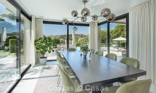 Villa de lujo, moderna y simétrica en venta a un paso de los campos de golf del valle de Nueva Andalucia, Marbella 56174 