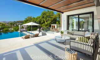 Villa de lujo, moderna y simétrica en venta a un paso de los campos de golf del valle de Nueva Andalucia, Marbella 56176 