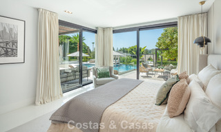 Villa de lujo, moderna y simétrica en venta a un paso de los campos de golf del valle de Nueva Andalucia, Marbella 56185 