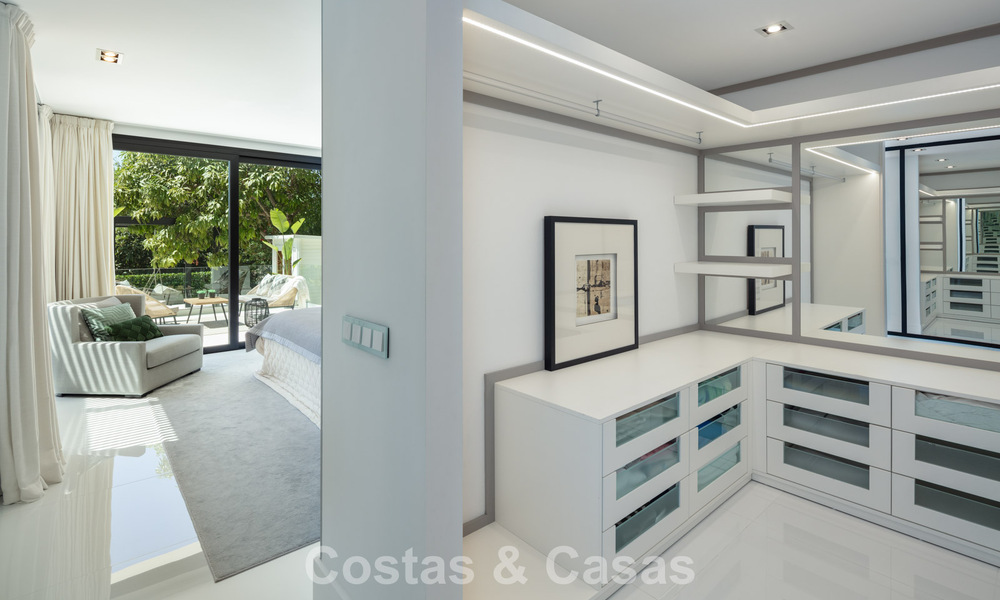 Villa de lujo, moderna y simétrica en venta a un paso de los campos de golf del valle de Nueva Andalucia, Marbella 56186