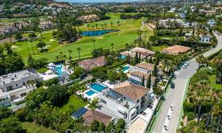 Villa de lujo, moderna y simétrica en venta a un paso de los campos de golf del valle de Nueva Andalucia, Marbella 56190 