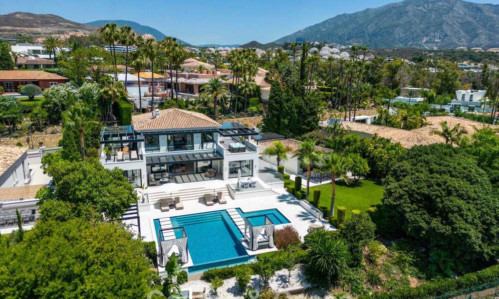 Villa de lujo, moderna y simétrica en venta a un paso de los campos de golf del valle de Nueva Andalucia, Marbella 56191