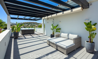 Villa de lujo, moderna y simétrica en venta a un paso de los campos de golf del valle de Nueva Andalucia, Marbella 56203 