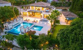 Villa de lujo, moderna y simétrica en venta a un paso de los campos de golf del valle de Nueva Andalucia, Marbella 56212 