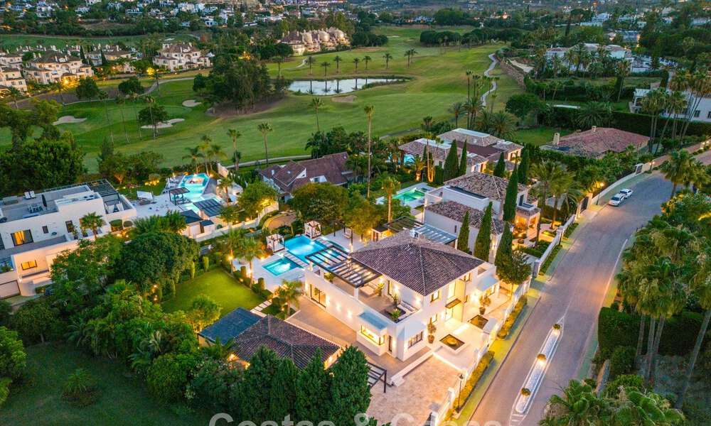 Villa de lujo, moderna y simétrica en venta a un paso de los campos de golf del valle de Nueva Andalucia, Marbella 56213
