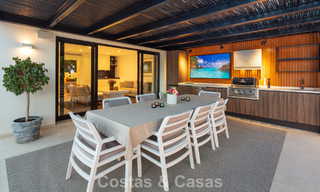 Villa de lujo, moderna y simétrica en venta a un paso de los campos de golf del valle de Nueva Andalucia, Marbella 56214 