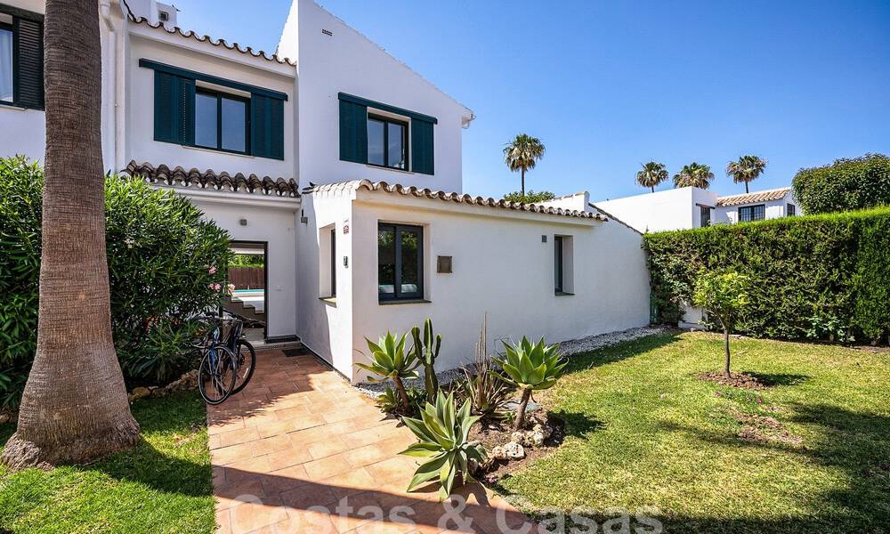 Impresionante casa de lujo en venta con piscina privada, a poca distancia de la playa y del centro de San Pedro, Marbella 56780