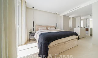 Apartamento de lujo en venta, listo para entrar a vivir, con acogedora terraza y vistas al mar en Marbella - Benahavis 57279 