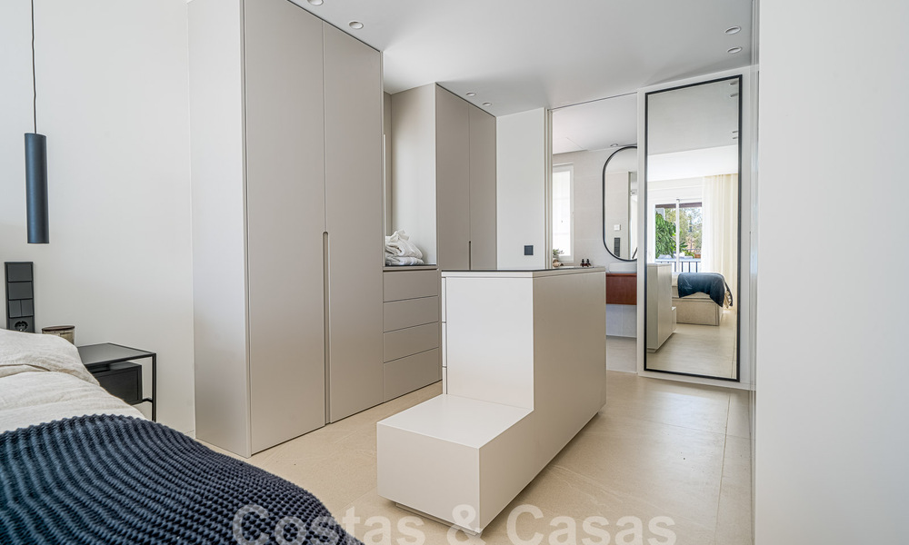 Apartamento de lujo en venta, listo para entrar a vivir, con acogedora terraza y vistas al mar en Marbella - Benahavis 57282