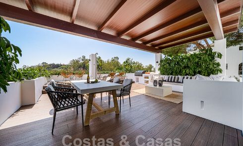 Apartamento de lujo en venta, listo para entrar a vivir, con acogedora terraza y vistas al mar en Marbella - Benahavis 57283
