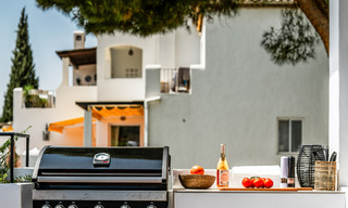 Apartamento de lujo en venta, listo para entrar a vivir, con acogedora terraza y vistas al mar en Marbella - Benahavis 57287 