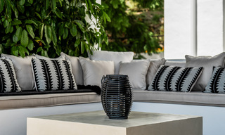 Apartamento de lujo en venta, listo para entrar a vivir, con acogedora terraza y vistas al mar en Marbella - Benahavis 57289 