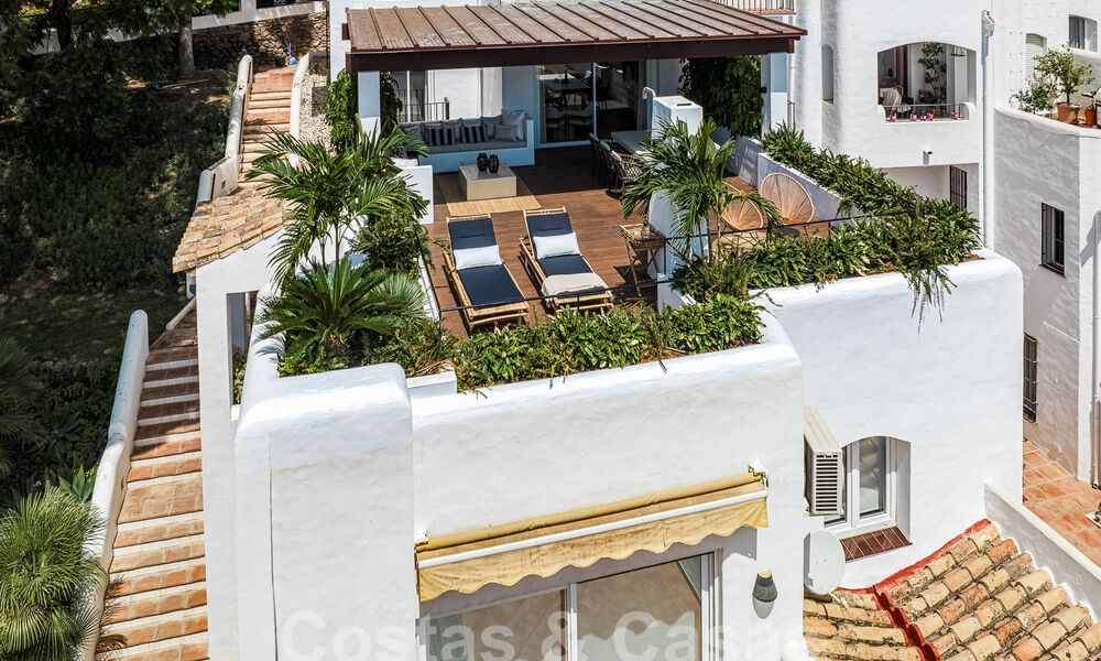 Apartamento de lujo en venta, listo para entrar a vivir, con acogedora terraza y vistas al mar en Marbella - Benahavis 57291