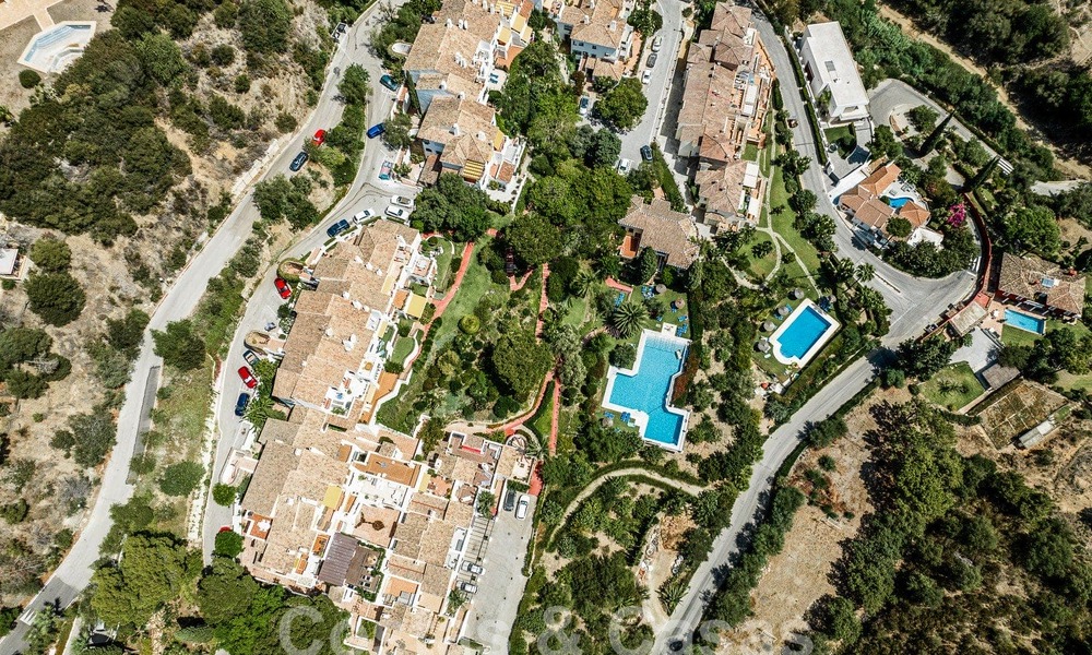 Apartamento de lujo en venta, listo para entrar a vivir, con acogedora terraza y vistas al mar en Marbella - Benahavis 57294