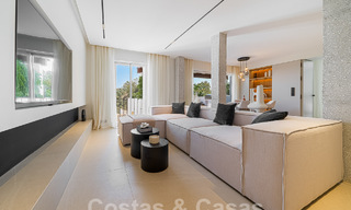 Apartamento de lujo en venta, listo para entrar a vivir, con acogedora terraza y vistas al mar en Marbella - Benahavis 57295 