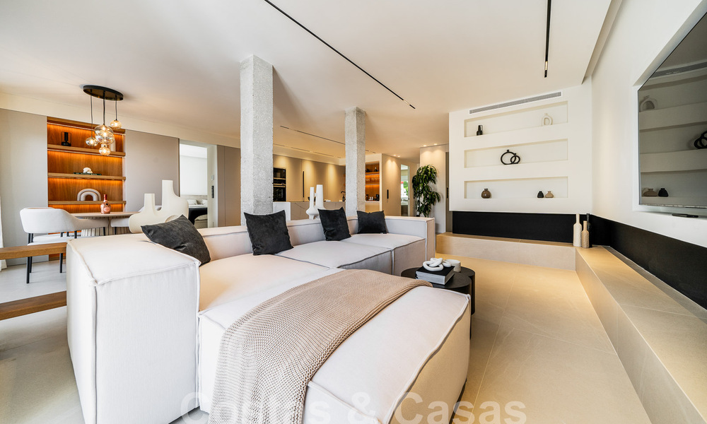 Apartamento de lujo en venta, listo para entrar a vivir, con acogedora terraza y vistas al mar en Marbella - Benahavis 57296