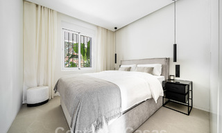 Apartamento de lujo en venta, listo para entrar a vivir, con acogedora terraza y vistas al mar en Marbella - Benahavis 57298 