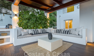 Apartamento de lujo en venta, listo para entrar a vivir, con acogedora terraza y vistas al mar en Marbella - Benahavis 57310 